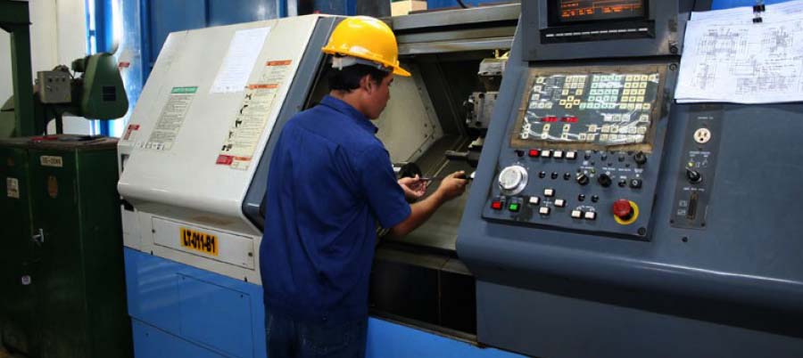 With an intent to reduce cost per component, the Production team at an Automotive component manufacturer compares tool life achieved with Berucut SCO 322 HC and other alternative cutting fluids. Focusing on machining productivity, manufacturers of cutting fluids have been working out special coolant formulations with the right mix of lubricity and anti-wear additives to extend tool life. The Customer having conducted trials with multiple products, was pleasantly surprised with the results. The study proved a tool life increase of over 40% with Berucut SCO 322 HC when compared to the existing product as well as an alternative product, popular in the market.