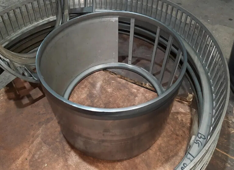 How can lubricating oils impact process efficiency in forming processes?